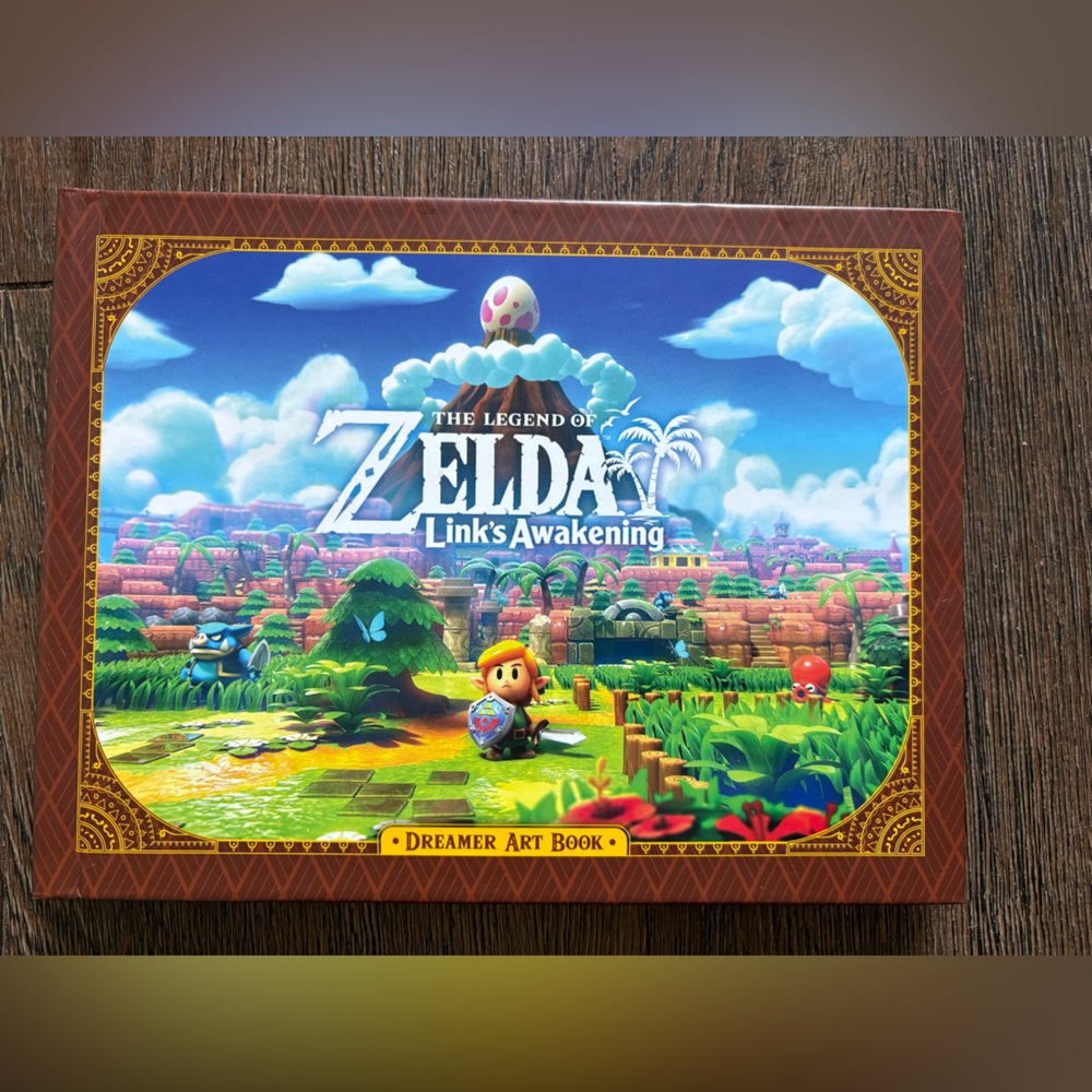 Like new ZELDA Links awakening Dreamers art book.  Hardback.  Mint condition.